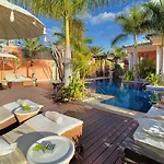 Royal Garden Villas, Luxury