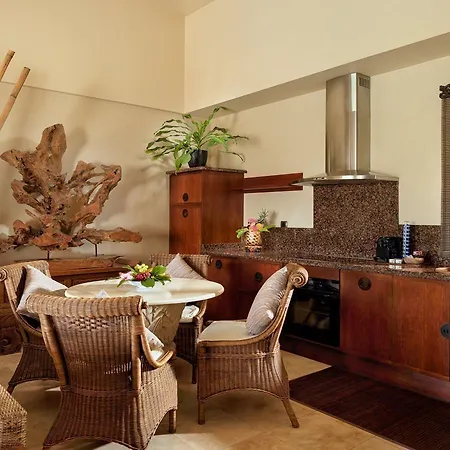 Hotel Royal Garden Villas, Luxury