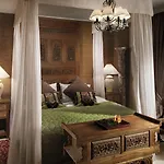Hotel Royal Garden Villas, Luxury