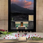 Hotel Royal Garden Villas, Luxury
