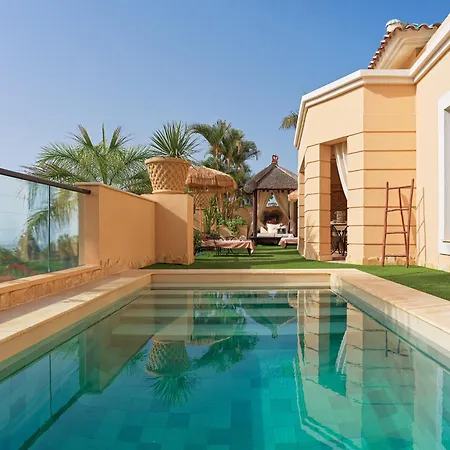 Royal Garden Villas, Luxury أذيخي