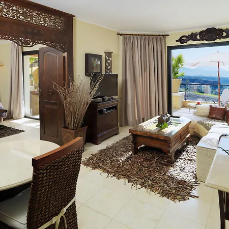Hotel Royal Garden Villas, Luxury