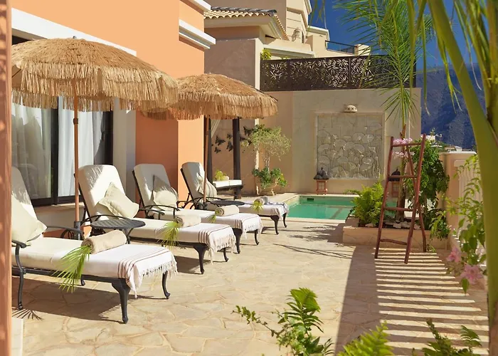 Royal Garden Villas, Luxury אדחה