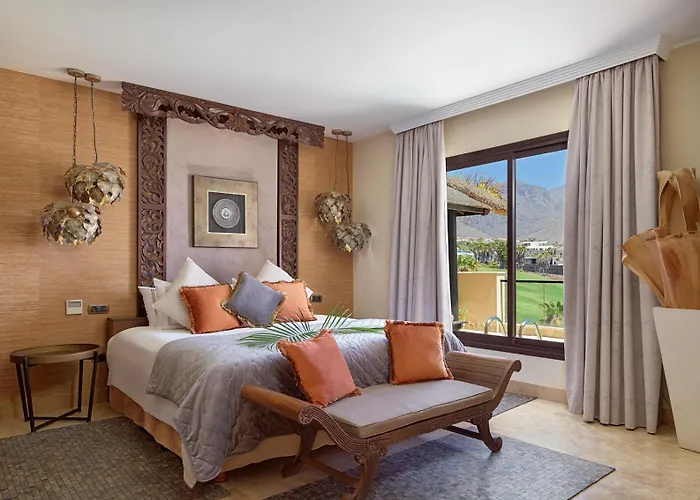 Royal Garden Villas, Luxury Otel