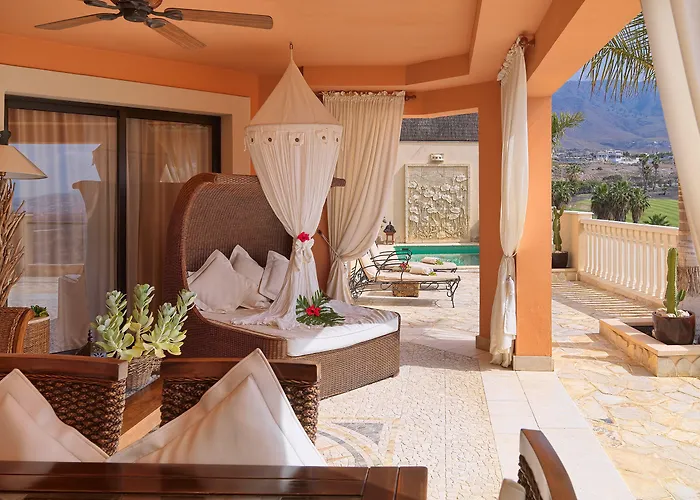 Royal Garden Villas, Luxury מלון אדחה