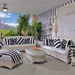 Royal Garden Villas, Luxury 5* 아데제