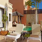 Royal Garden Villas, Luxury 호텔 아데제