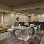 Royal Garden Villas, Luxury 아데제