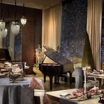 Royal Garden Villas, Luxury