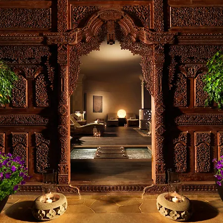 Hotel Royal Garden Villas, Luxury