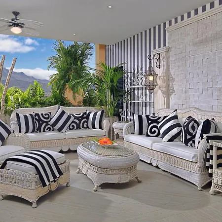 Royal Garden Villas, Luxury 5* אדחה