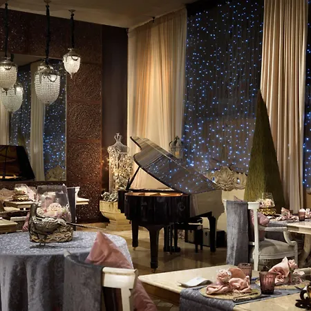 Royal Garden Villas, Luxury