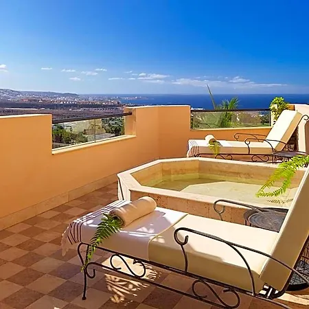 Royal Garden Villas, Luxury 아데제