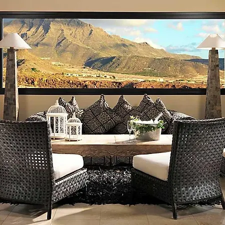 Royal Garden Villas, Luxury 아데제