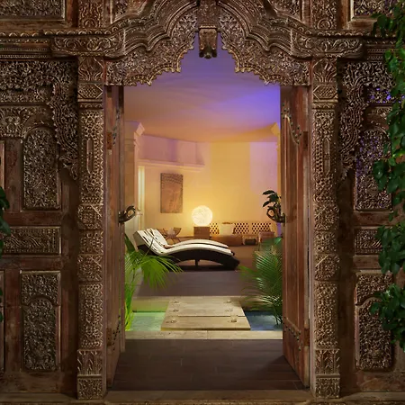 Hotel Royal Garden Villas, Luxury