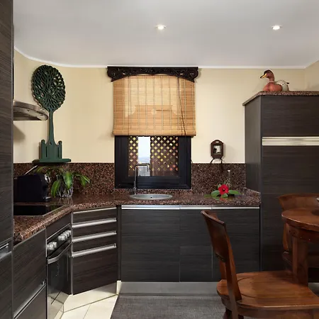 Hotel Royal Garden Villas, Luxury