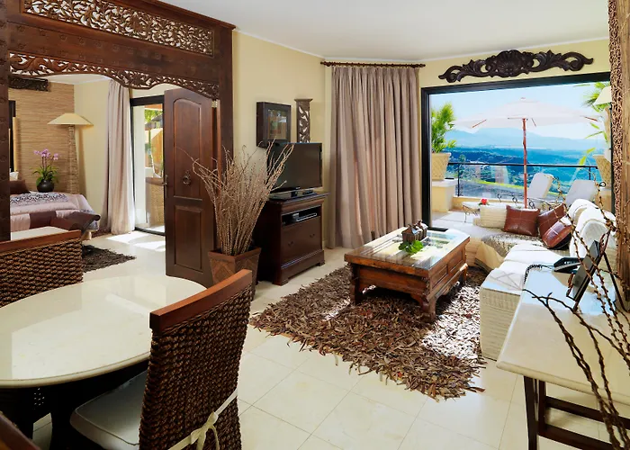 Royal Garden Villas, Luxury