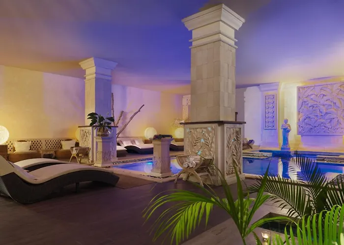 Royal Garden Villas, Luxury אדחה