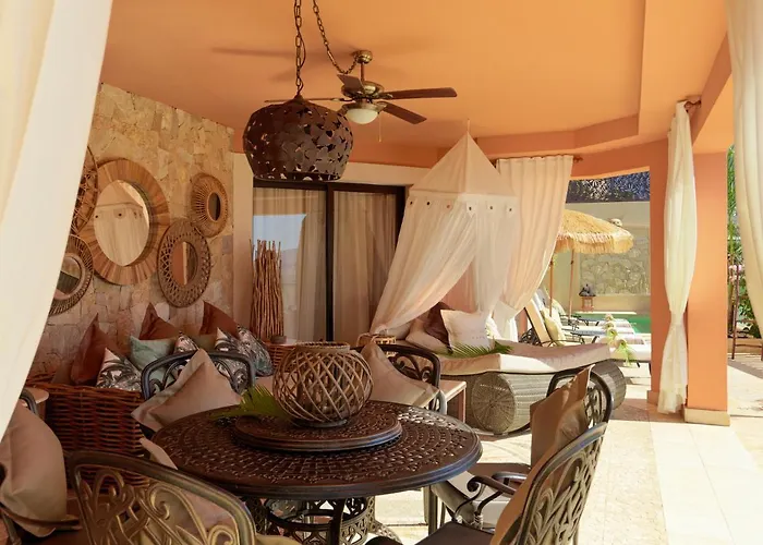 מלון Royal Garden Villas, Luxury אדחה