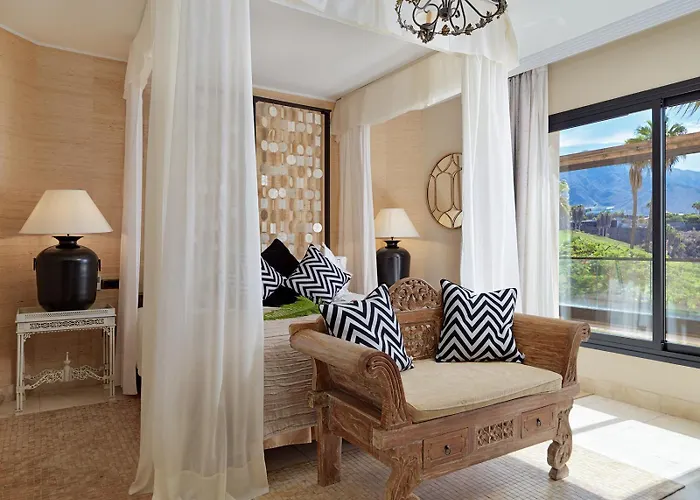 מלון Royal Garden Villas, Luxury אדחה