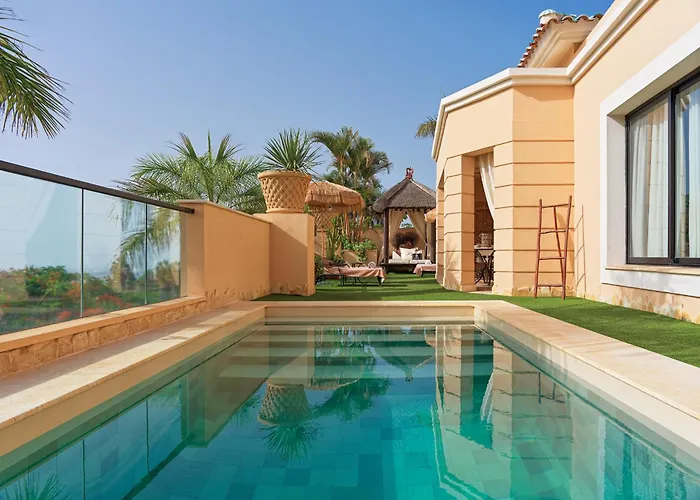 Royal Garden Villas, Luxury אדחה