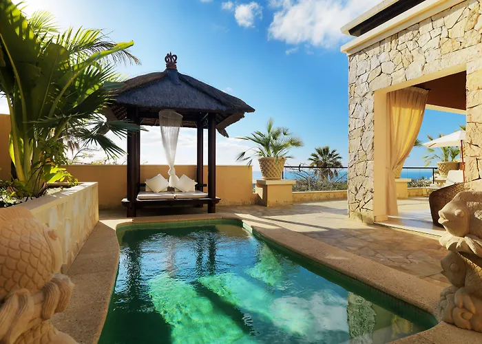 Royal Garden Villas, Luxury 阿德耶