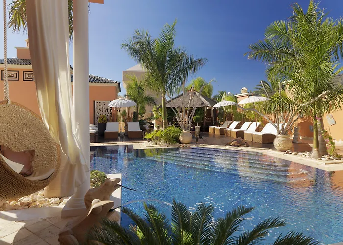 Royal Garden Villas, Luxury 阿德耶
