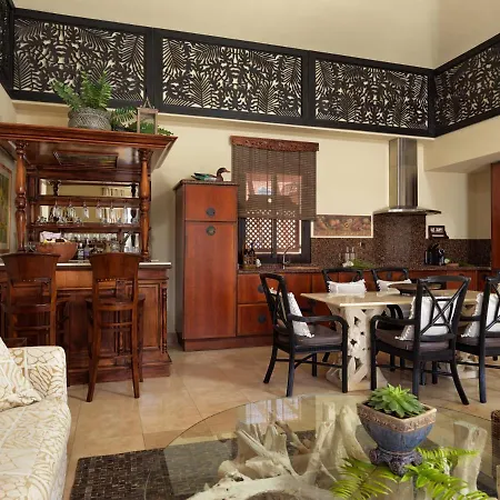 Royal Garden Villas, Luxury Hotell