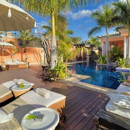 Royal Garden Villas, Luxury