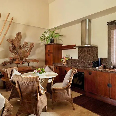 Отель Royal Garden Villas, Luxury Адехе