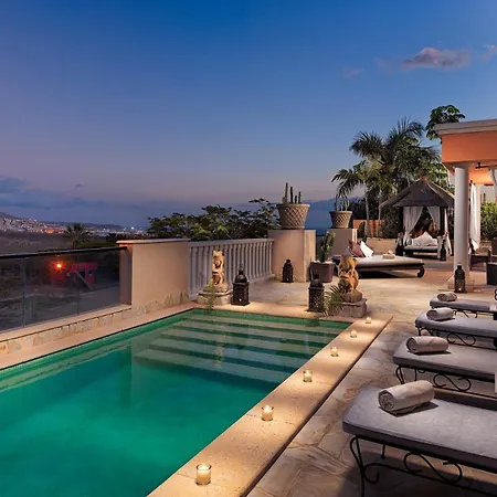 Royal Garden Villas, Luxury