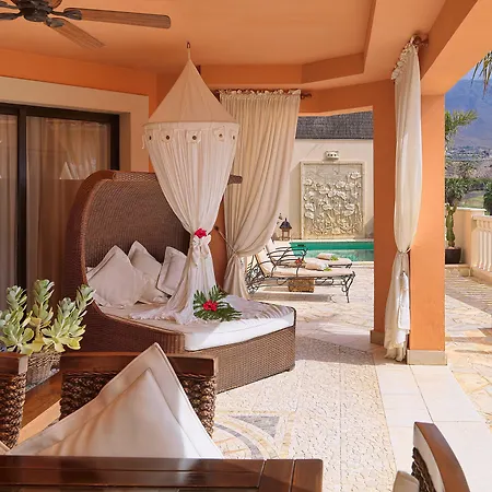 Royal Garden Villas, Luxury Отель Адехе