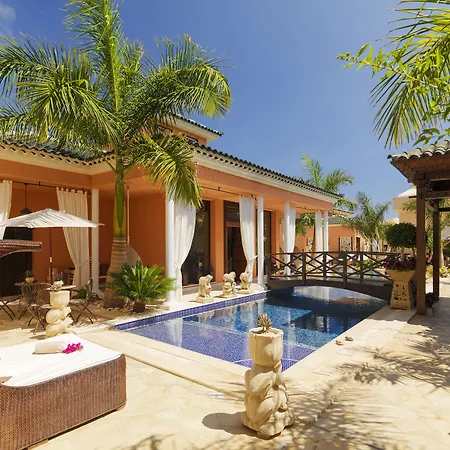 Royal Garden Villas, Luxury Отель Адехе