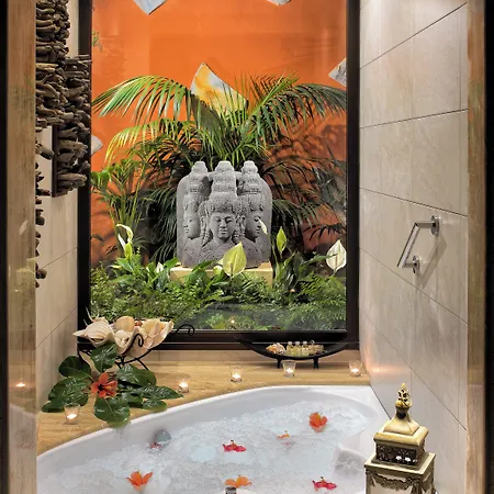 Royal Garden Villas, Luxury